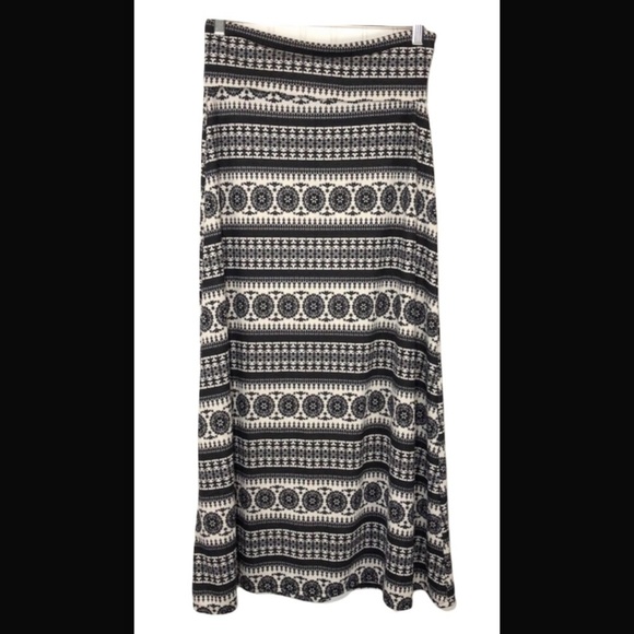 American Rag Dresses & Skirts - American Rag lace print maxi skirt M​